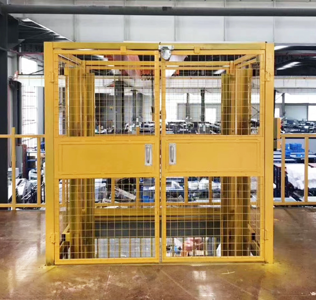 船营智能导轨式升降机亮相